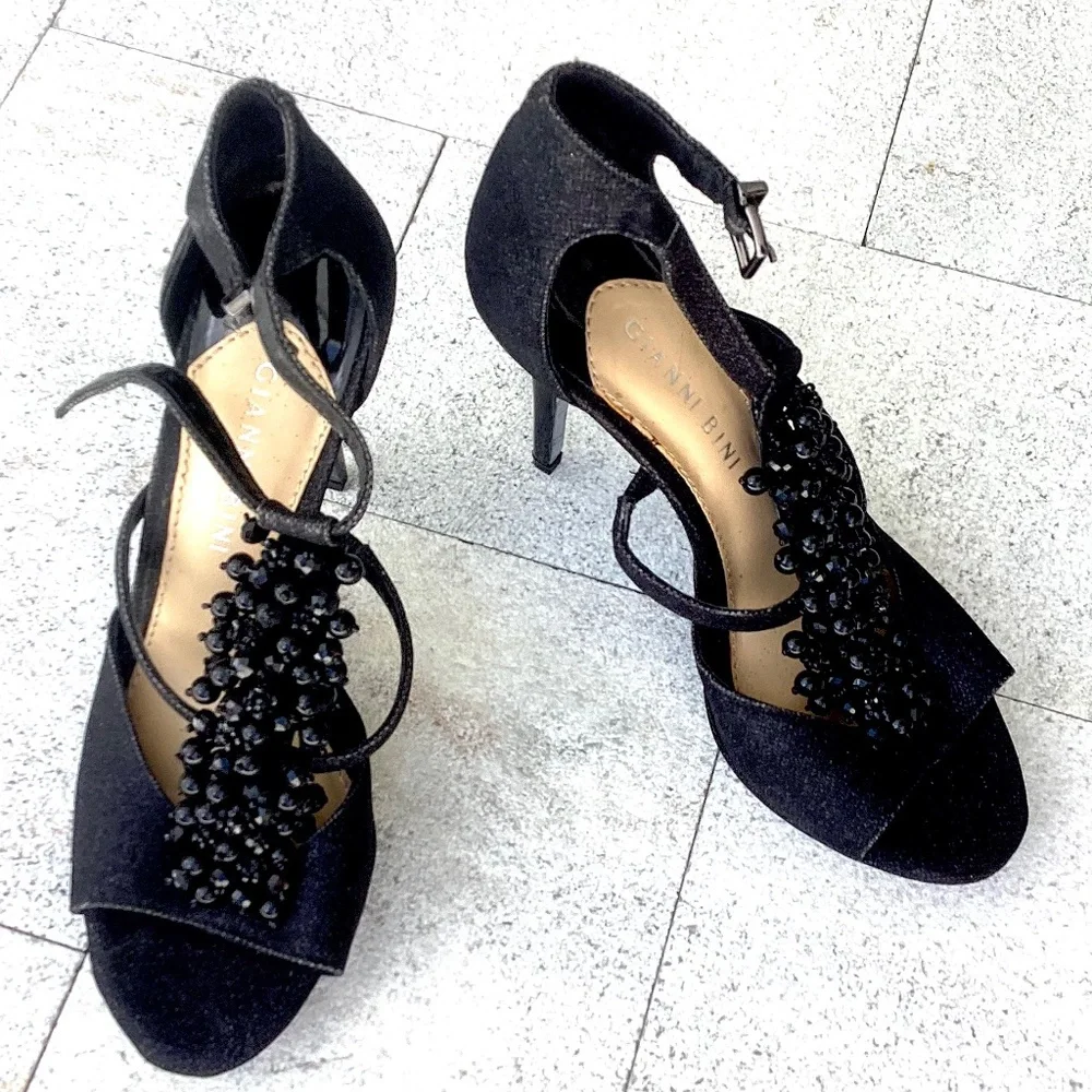 Heels - Picture 2 of 3